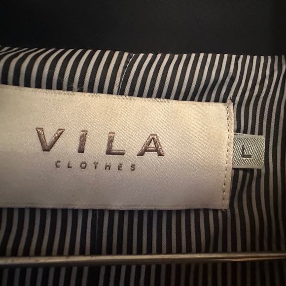 Vila Navy Blazer Size Large - Picture 2 of 3